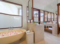 Вилла Pandawa Cliff Estate - Villa Rose, Ванная комната